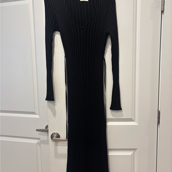Dissh Ribbed Knit Maxi Dress | Black | Long Sleeve | V-Neck - Picture 11 of 11